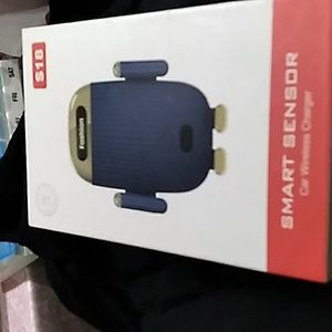 SMART SENSOR WIRELESS CAR CHARGER NEW IN BOX